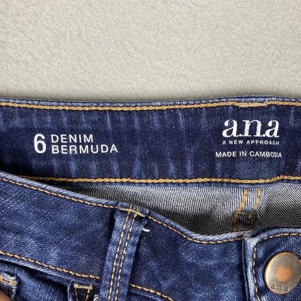 a.n.a Denim Bermuda Stretch Dark Wash Jean Shorts Womens 6 Blue